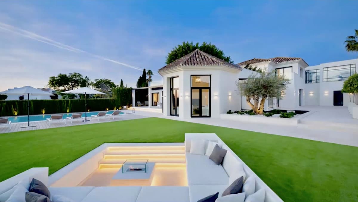 Detached Villa in Aloha — photo 1 of 10