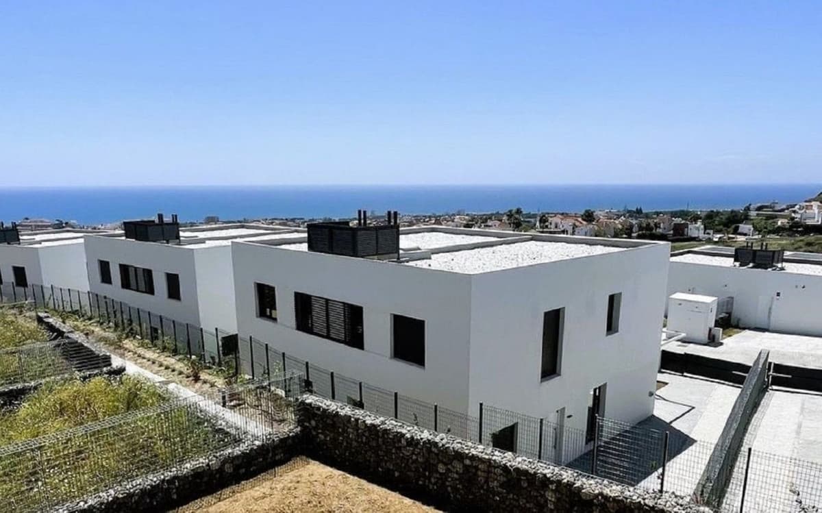 Semi-Detached House in Riviera del Sol — photo 1 of 10