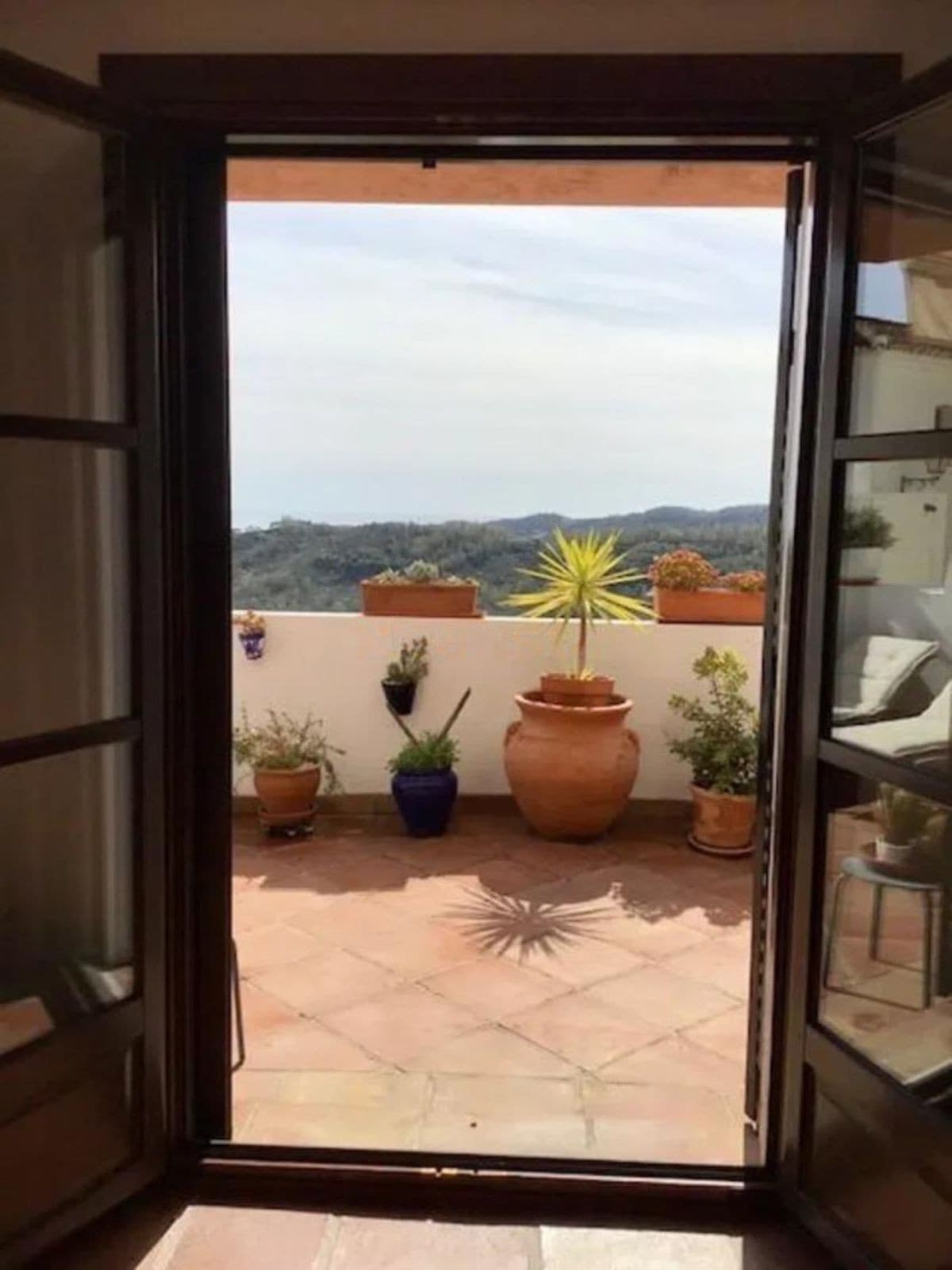 Townhouse in Benahavís — photo 2 of 10