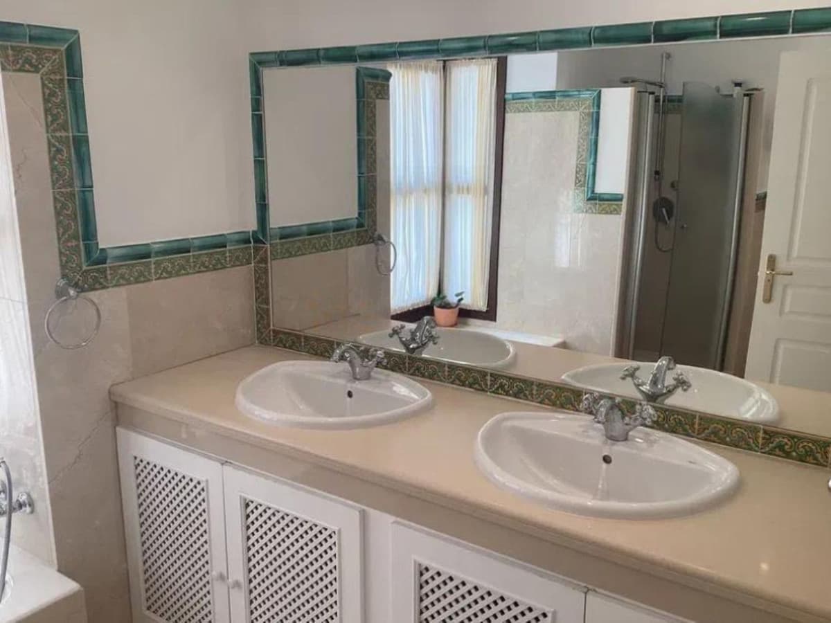 Townhouse in Benahavís — photo 7 of 10