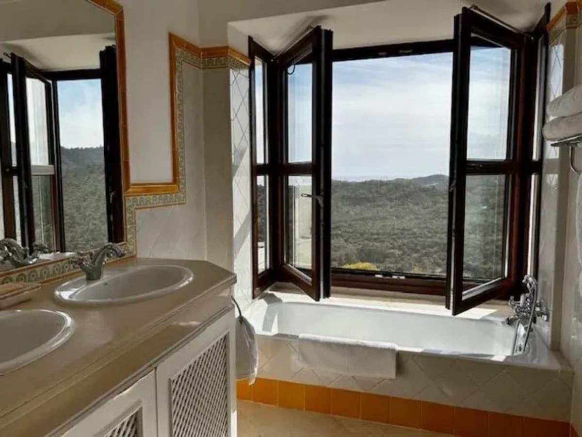 Townhouse in Benahavís — photo 9 of 10