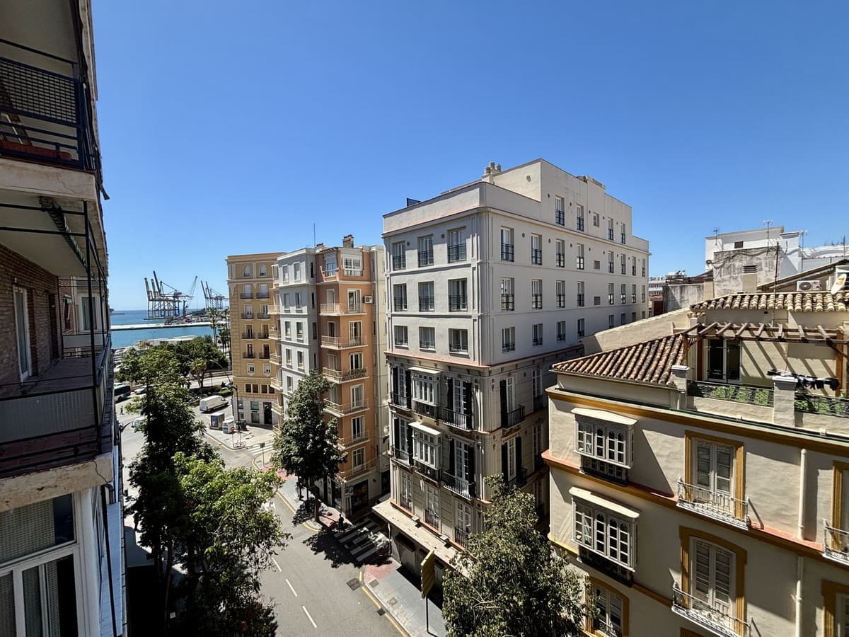 Middle Floor Apartment in Málaga Centro — photo 1 of 10