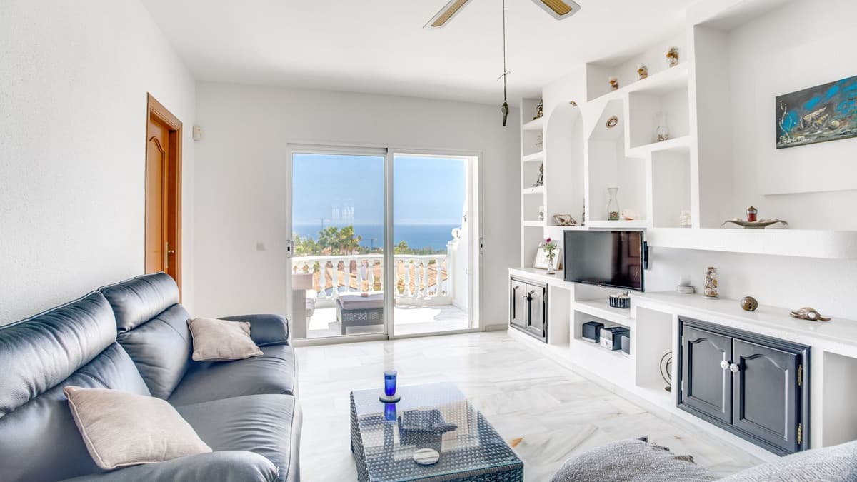 Middle Floor Apartment in El Chaparral — photo 3 of 10