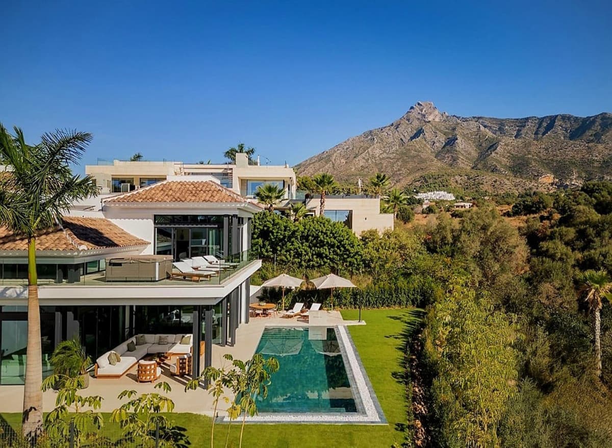 Detached Villa in The Golden Mile — photo 1 of 10