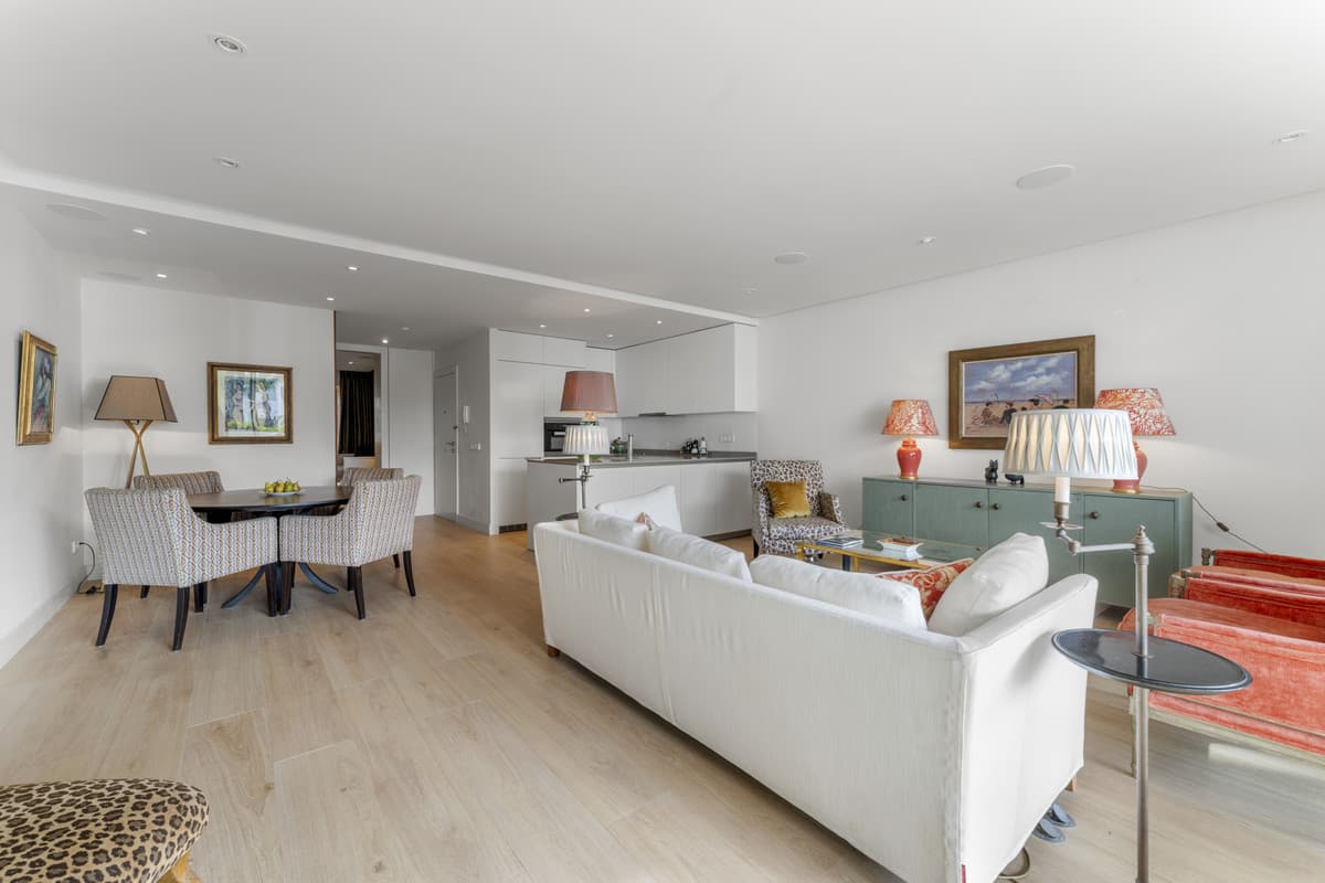 Middle Floor Apartment in The Golden Mile — photo 3 of 10