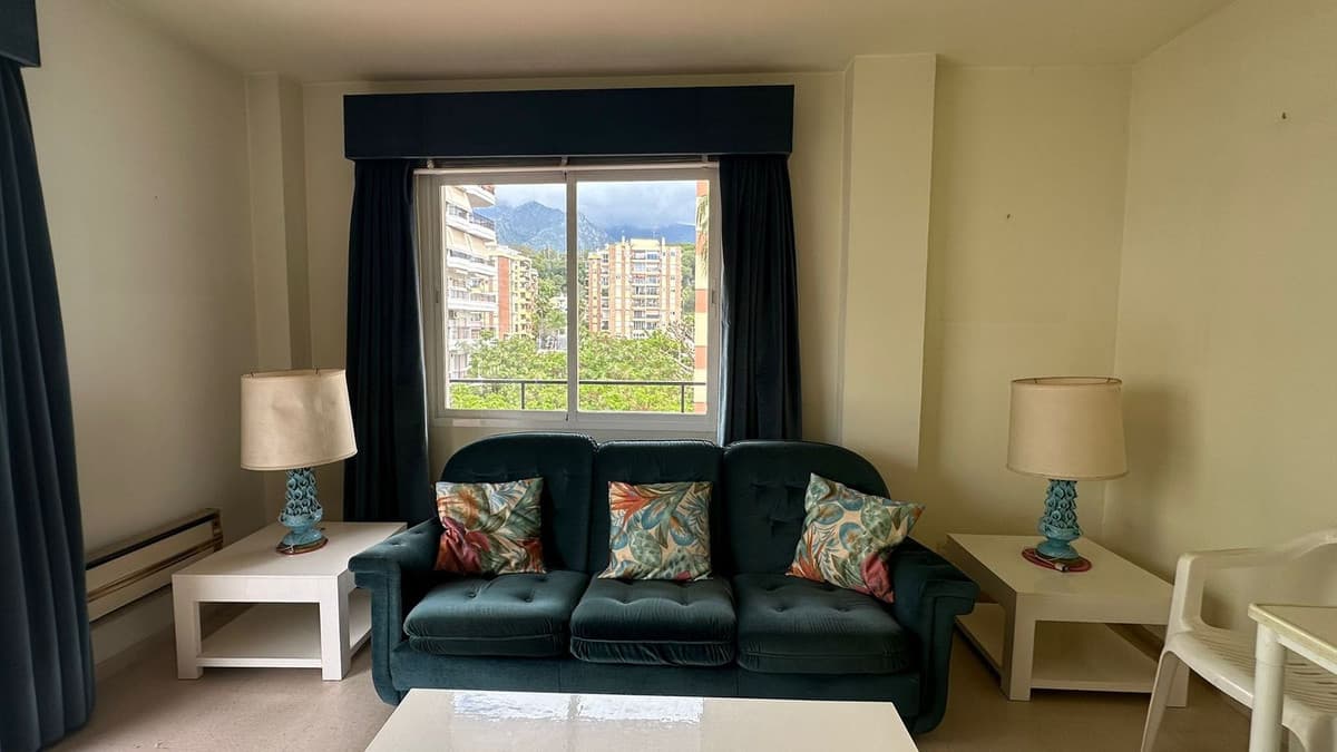 Middle Floor Apartment in Marbella — photo 1 of 10