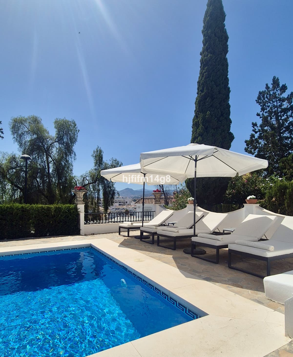 Detached Villa in La Campana — photo 2 of 10