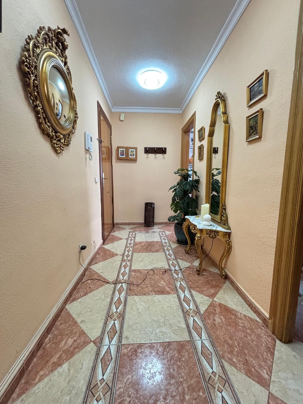 Middle Floor Apartment in Málaga — photo 6 of 10