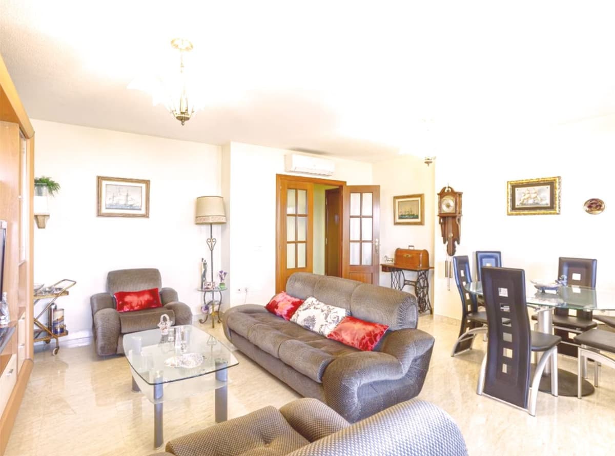 Middle Floor Apartment in Fuengirola — photo 3 of 10