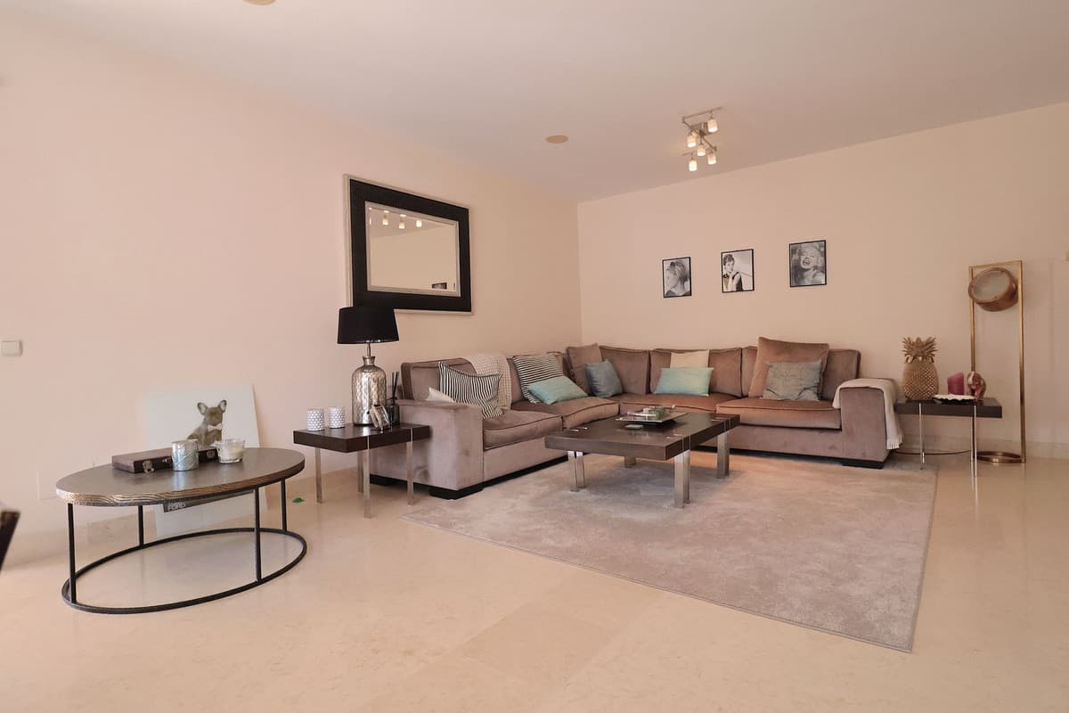 Middle Floor Apartment in Benahavís — photo 4 of 10