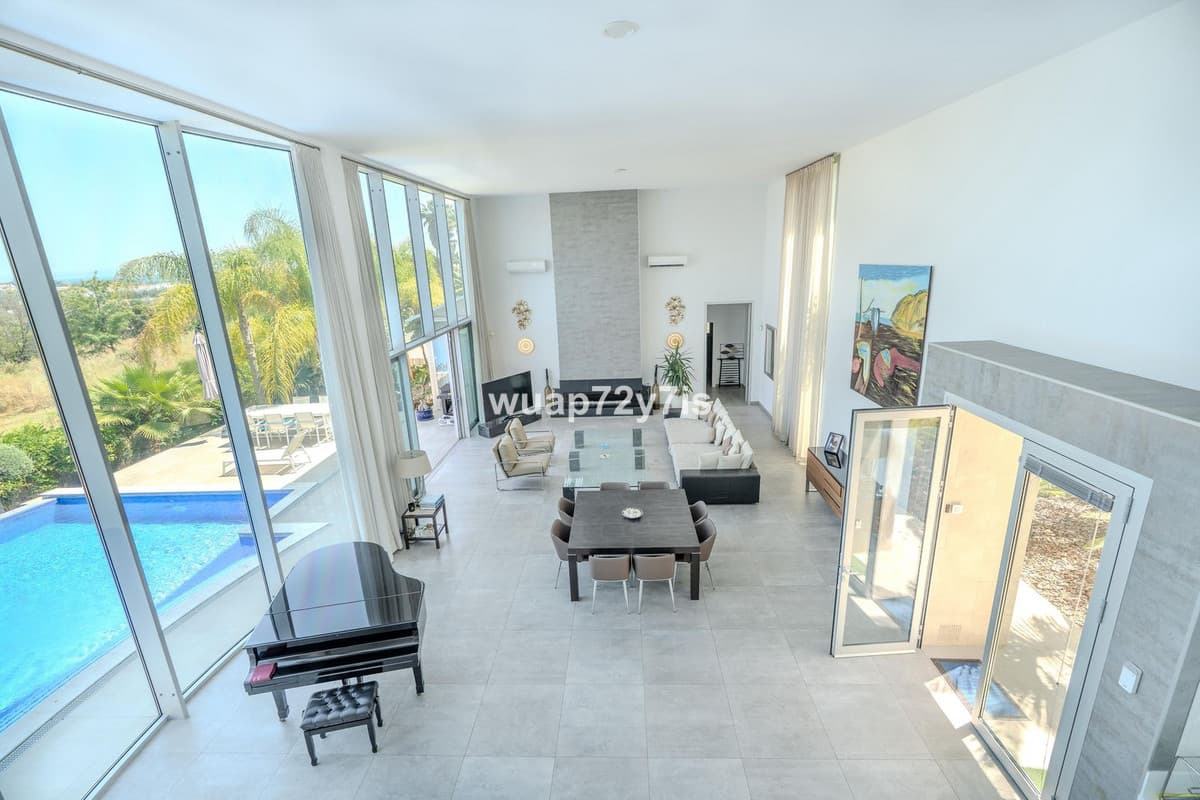 Detached Villa in La Quinta — photo 5 of 10