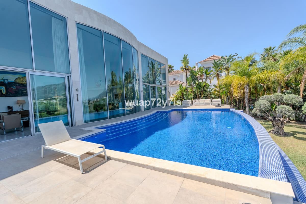 Detached Villa in La Quinta — photo 8 of 10