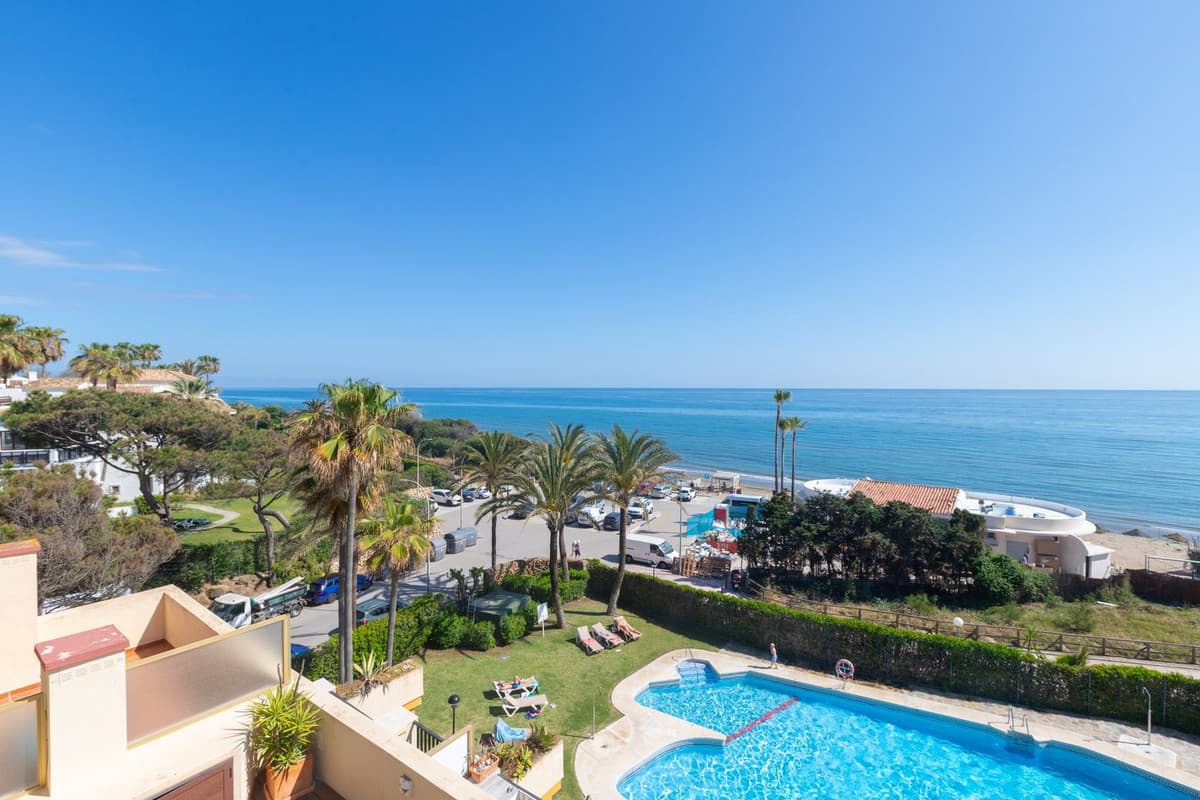 Penthouse in Elviria — photo 1 of 10