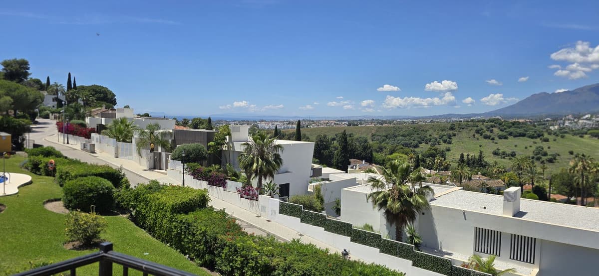 Duplex in El Paraiso — photo 1 of 10