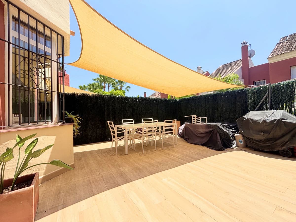 Townhouse in Estepona — photo 2 of 10
