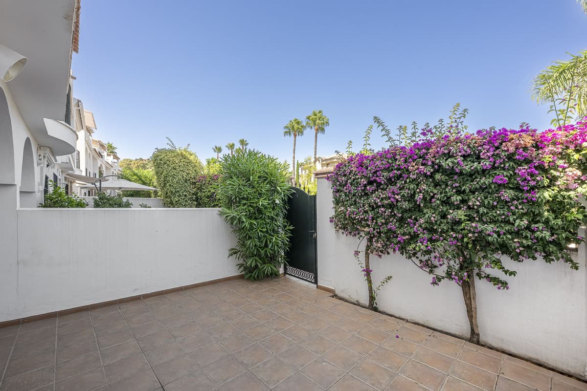 Townhouse in Nueva Andalucía — photo 5 of 10