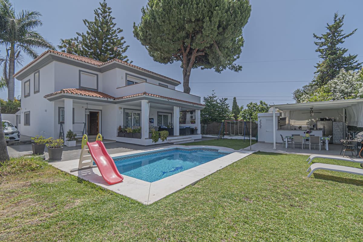 Detached Villa in San Pedro de Alcántara — photo 2 of 10
