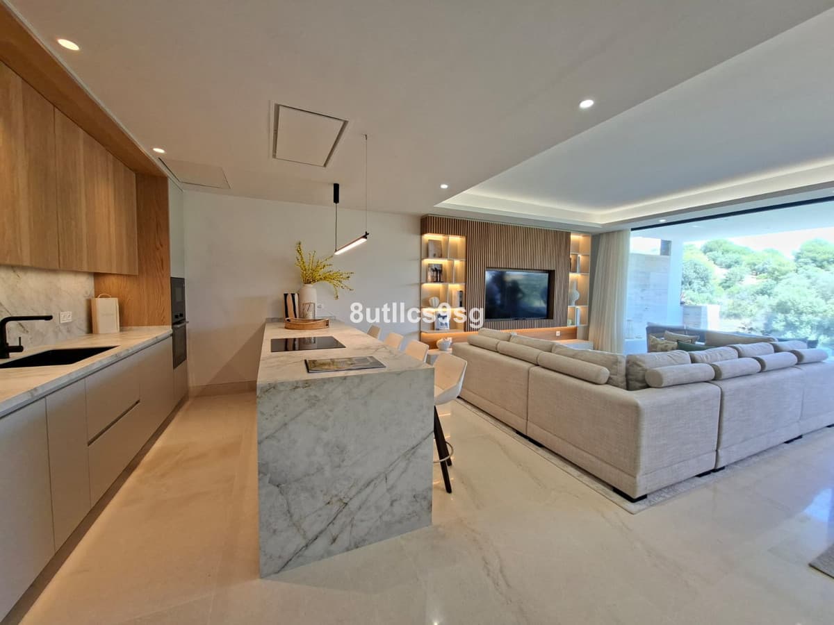 Middle Floor Apartment in Aloha — photo 5 of 10