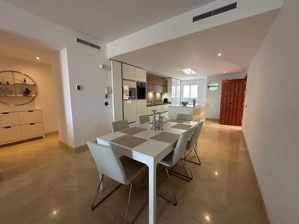 Ground Floor Apartment in Nueva Andalucía — photo 3 of 10