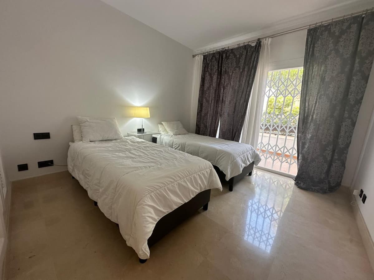 Ground Floor Apartment in Nueva Andalucía — photo 5 of 10