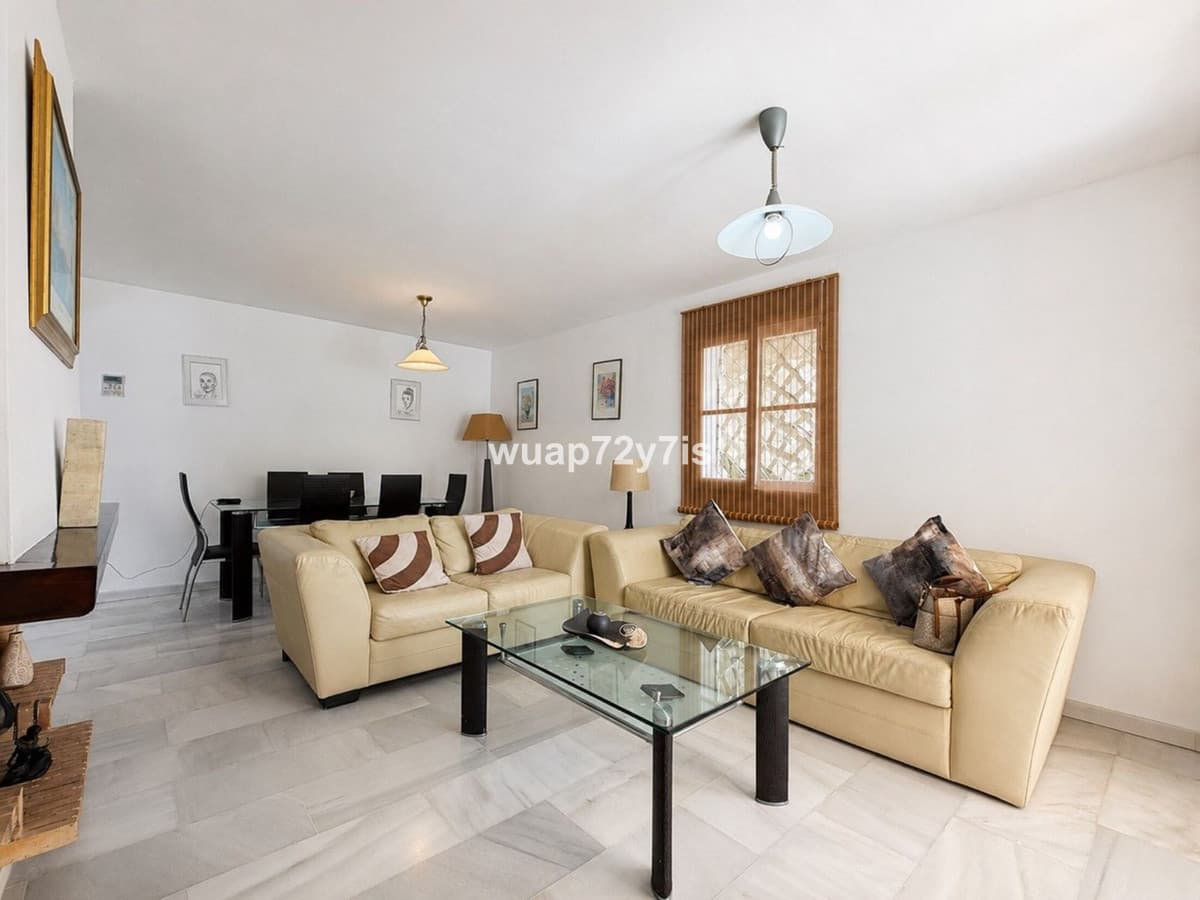 Townhouse in El Paraiso — photo 5 of 10