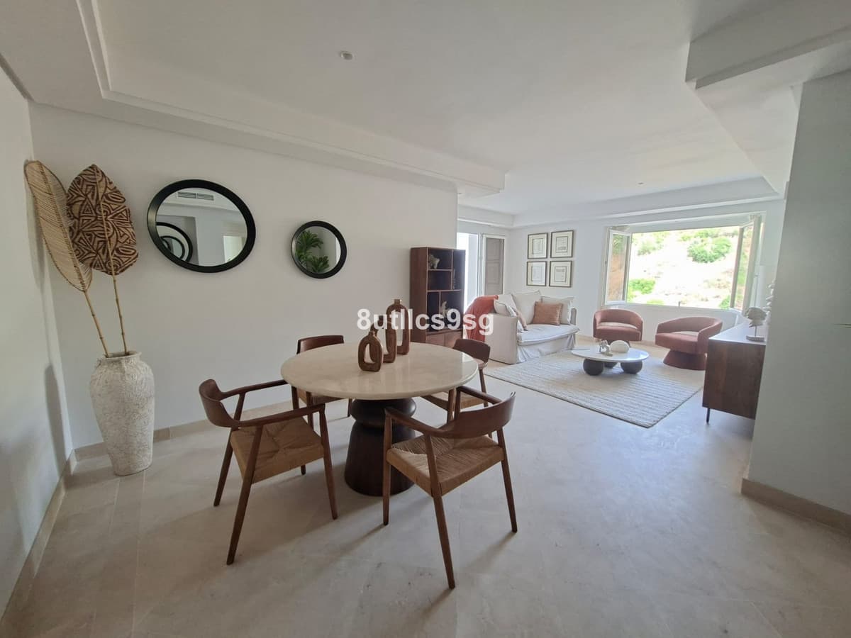 Middle Floor Apartment in Aloha — photo 8 of 10