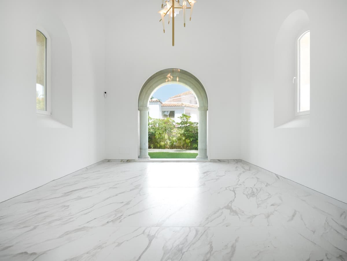 Detached Villa in Marbella — photo 3 of 10