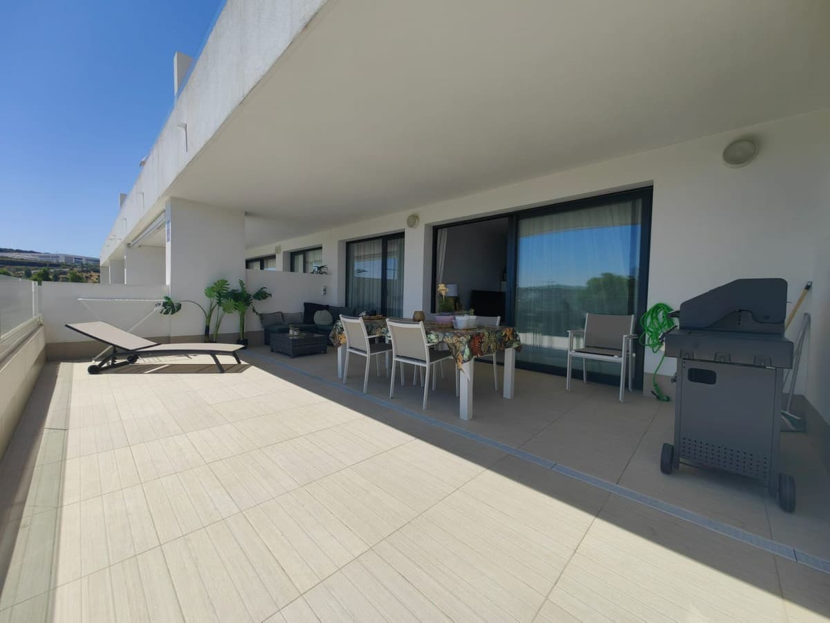 Middle Floor Apartment in Estepona — photo 2 of 10