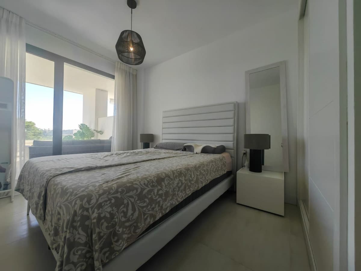 Middle Floor Apartment in Estepona — photo 4 of 10