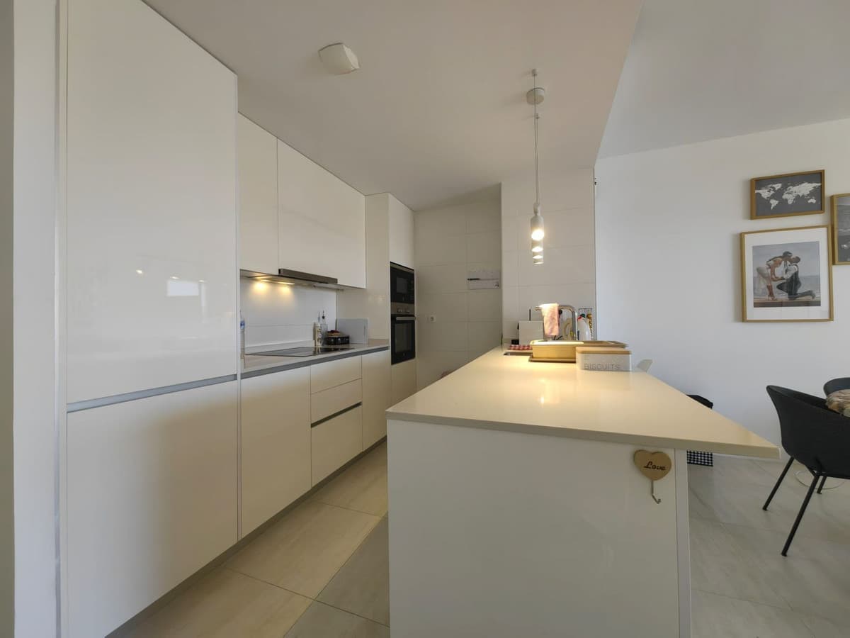 Middle Floor Apartment in Estepona — photo 7 of 10