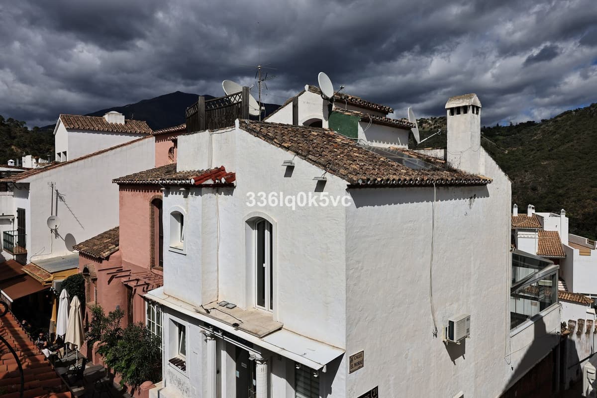 Townhouse in Benahavís — photo 1 of 10