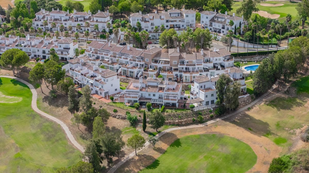 Semi-Detached House in Alhaurín de la Torre — photo 1 of 10