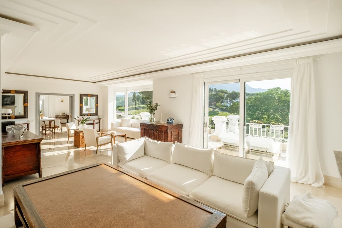 Detached Villa in Aloha — photo 9 of 10