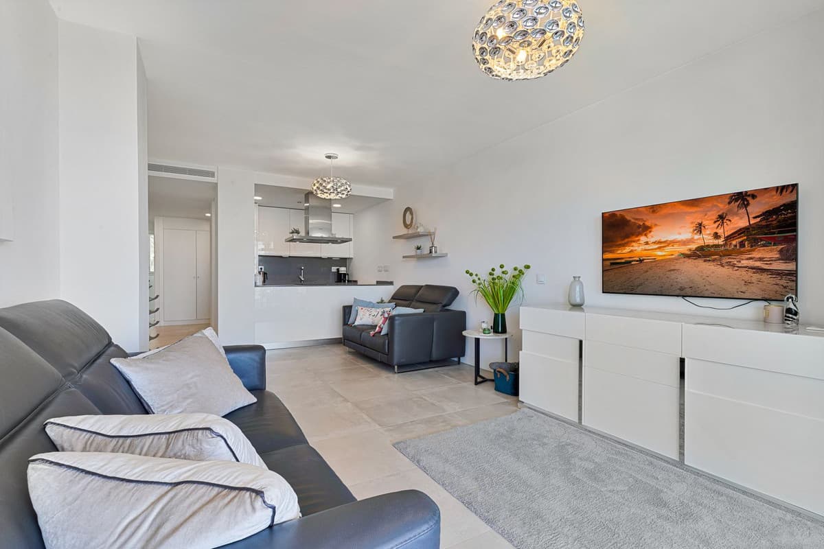 Middle Floor Apartment in Fuengirola — photo 8 of 10