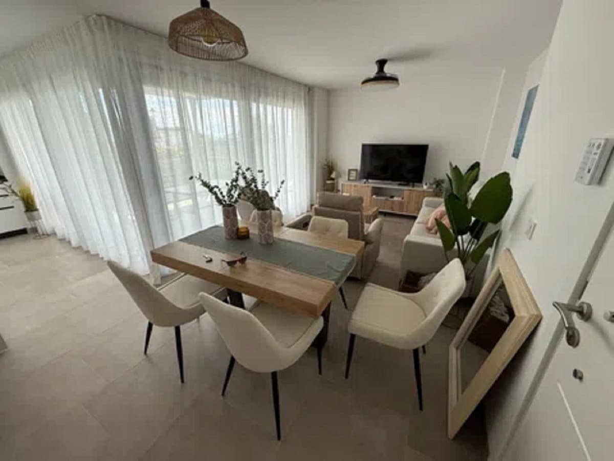 Middle Floor Apartment in Los Pacos — photo 3 of 10