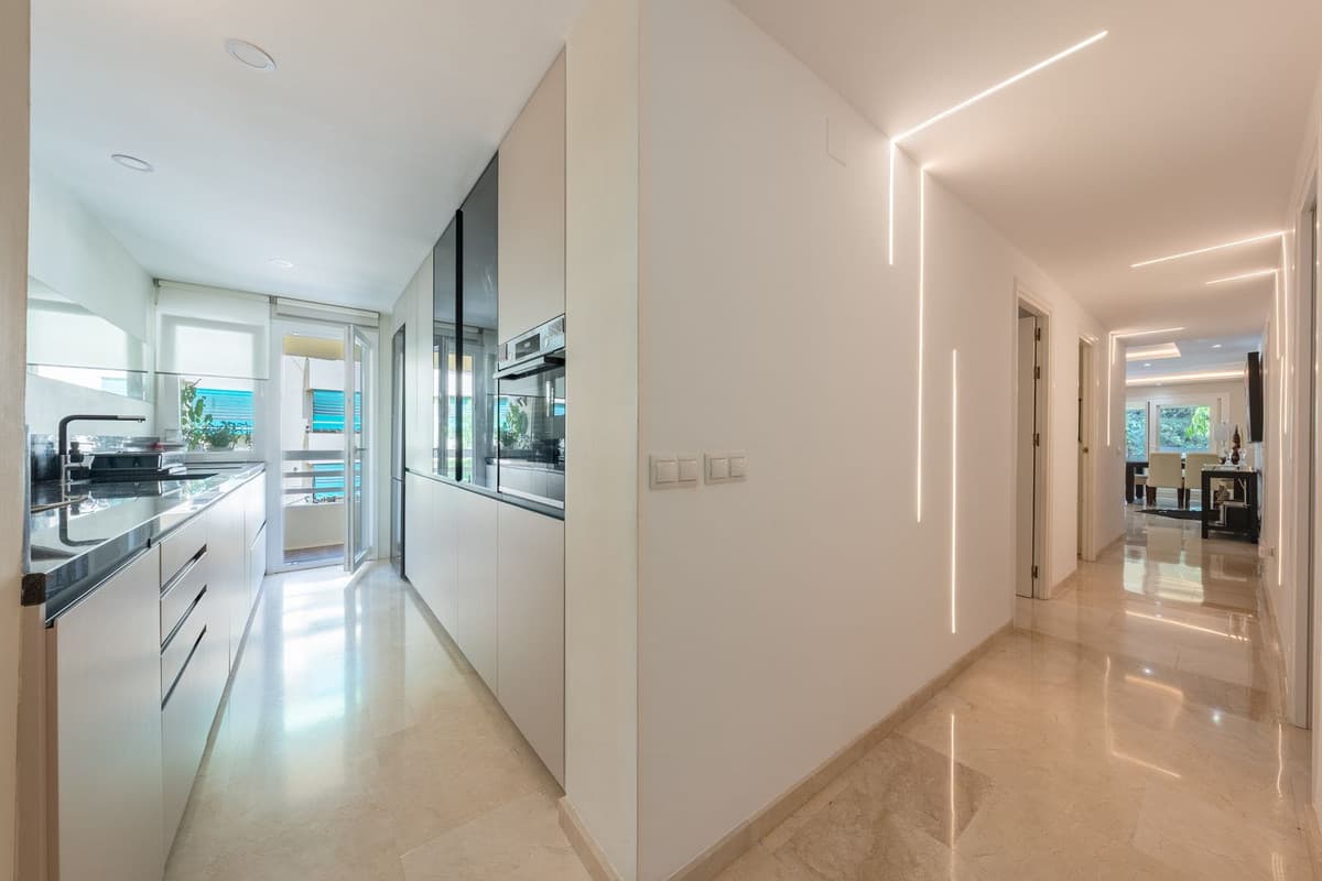 Middle Floor Apartment in Marbella — photo 4 of 10