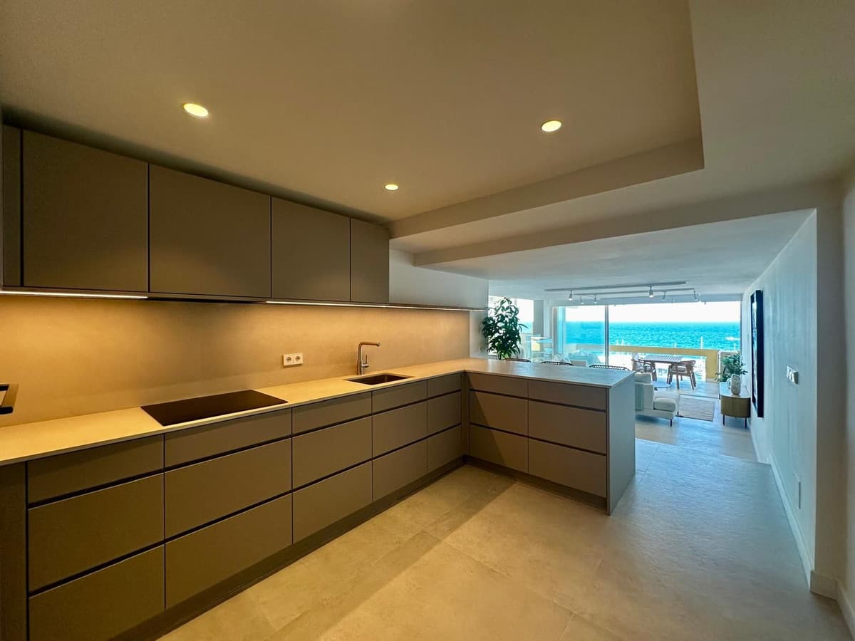 Middle Floor Apartment in Marbella — photo 4 of 10