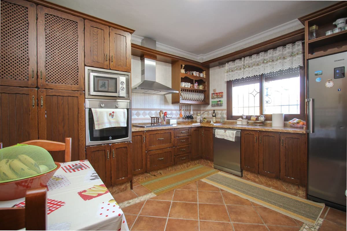 Detached Villa in Monda — photo 5 of 10