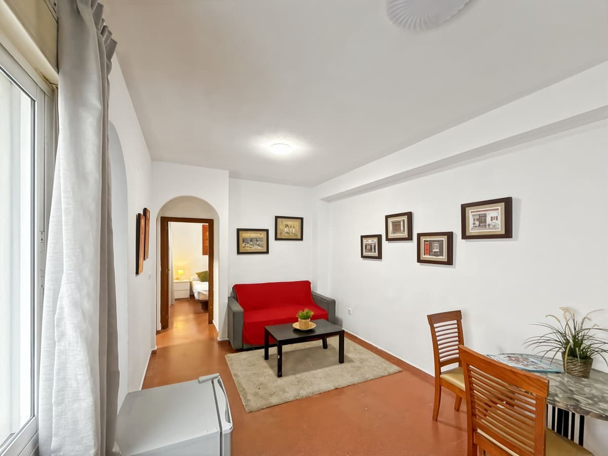 Middle Floor Apartment in Centro Histórico — photo 1 of 10