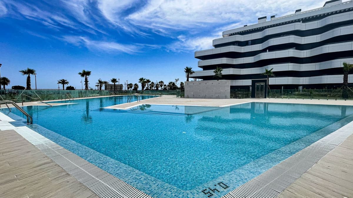Middle Floor Apartment in Torremolinos — photo 4 of 10