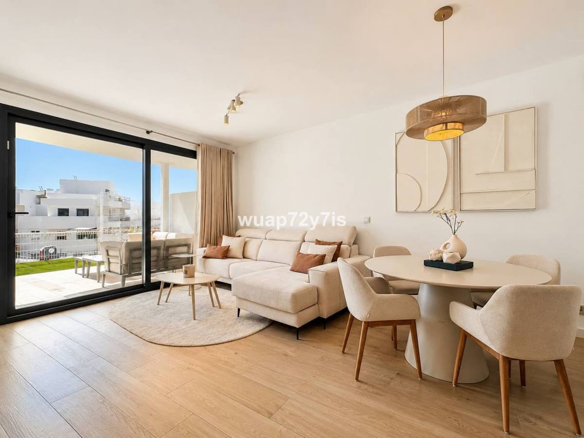 Ground Floor Apartment in Estepona — photo 3 of 10
