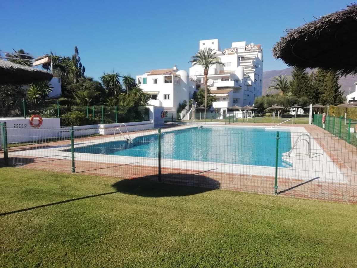 Middle Floor Apartment in Estepona — photo 1 of 10