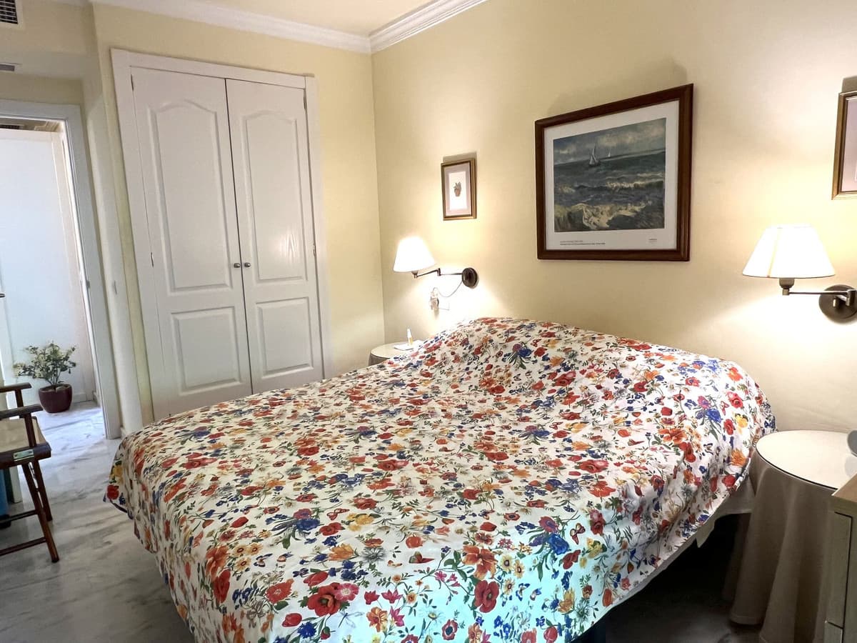 Middle Floor Apartment in The Golden Mile — photo 7 of 10