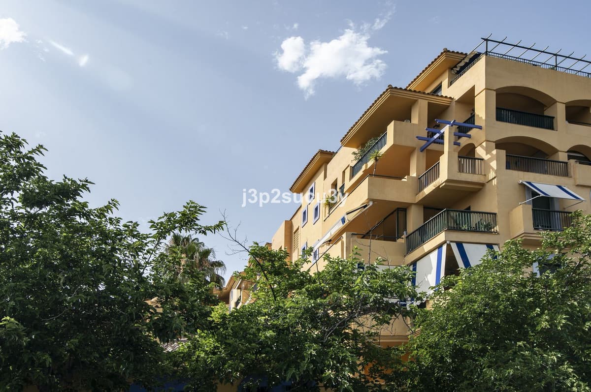 Middle Floor Apartment in Marbella — photo 4 of 10