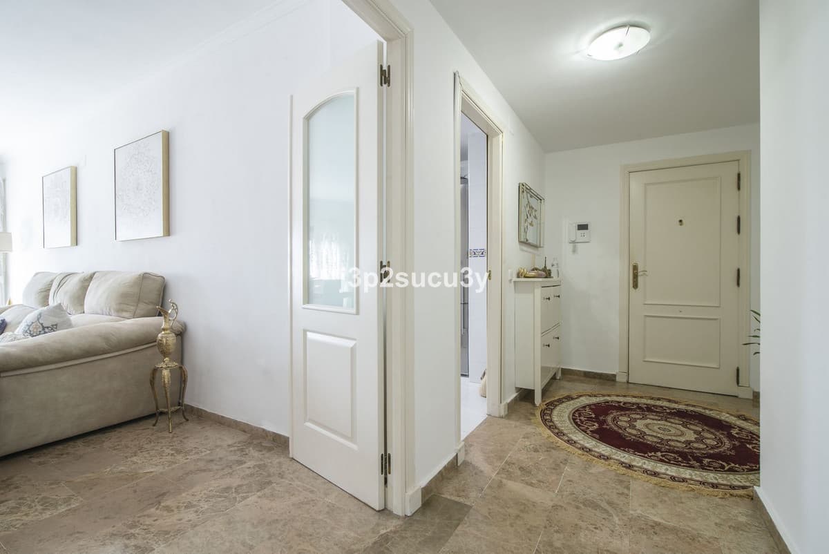 Middle Floor Apartment in Marbella — photo 5 of 10