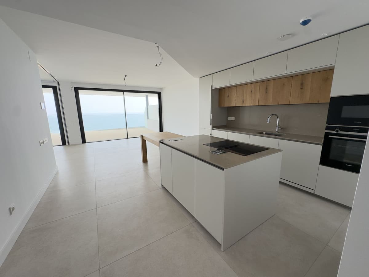 Middle Floor Apartment in Higueron — photo 4 of 15