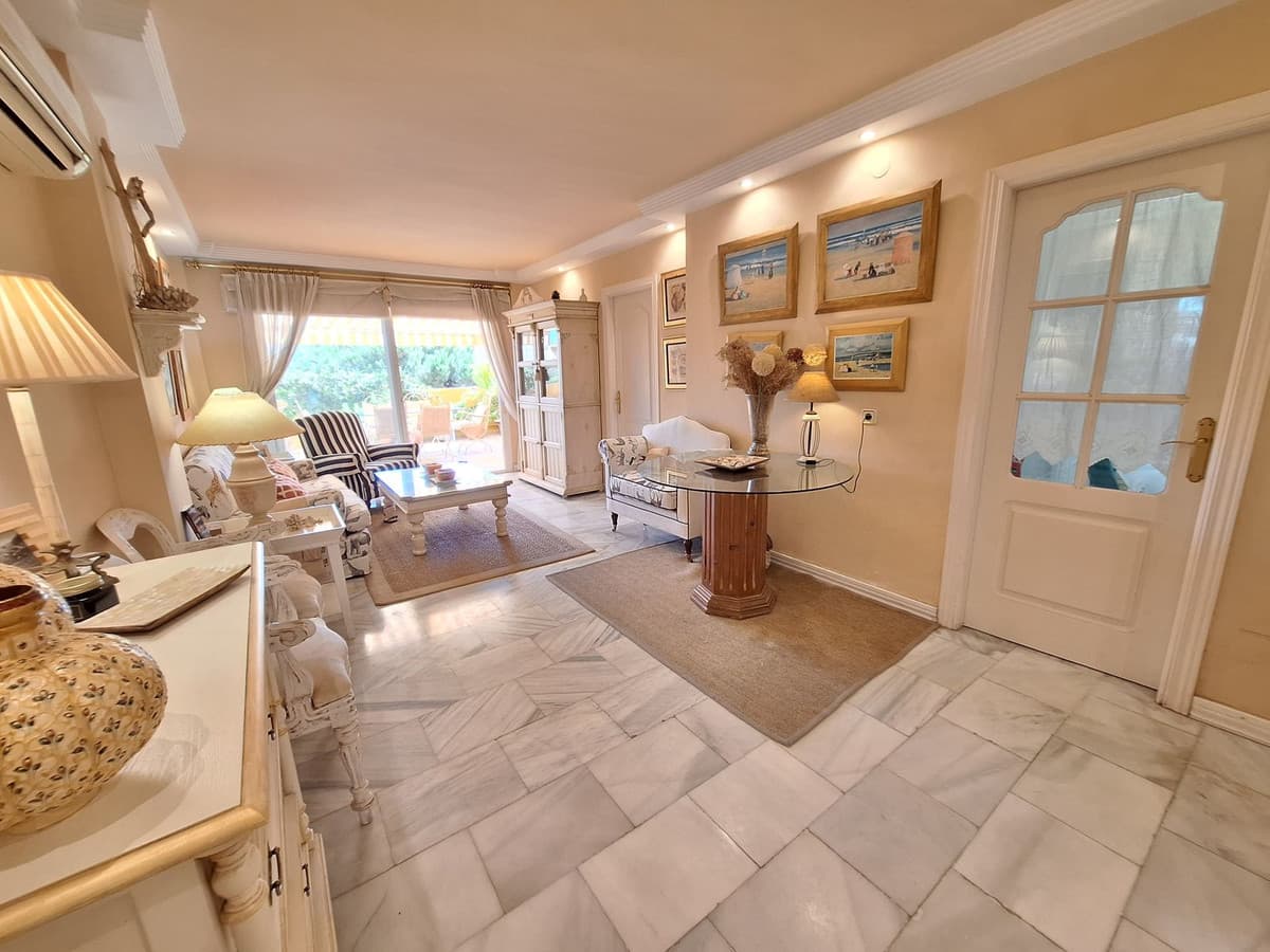 Penthouse Duplex in Elviria — photo 8 of 10