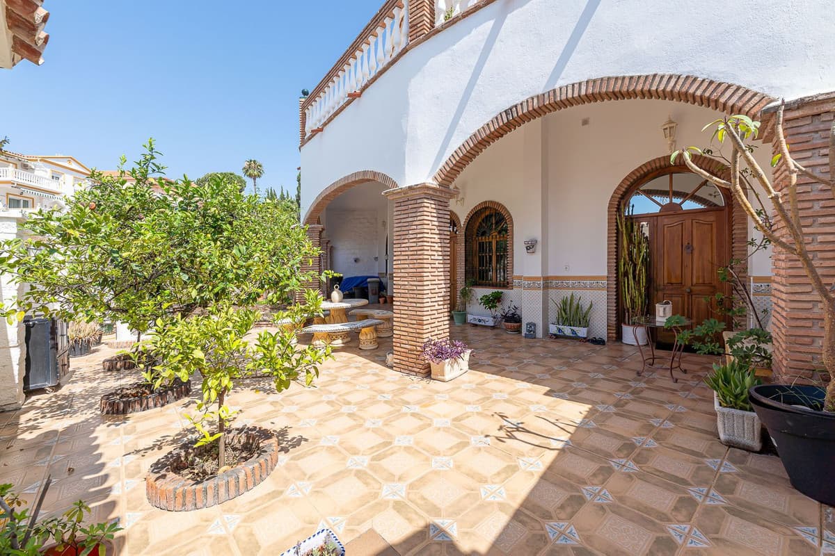 Townhouse in Benalmadena — photo 1 of 10