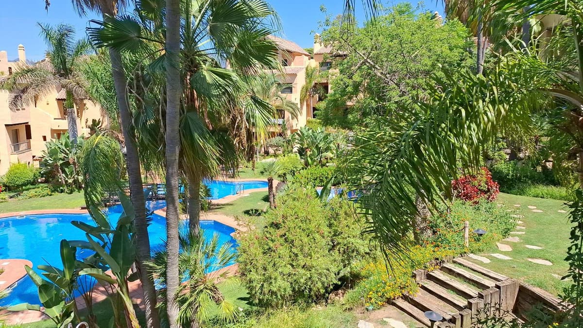 Middle Floor Apartment in El Paraiso — photo 2 of 10