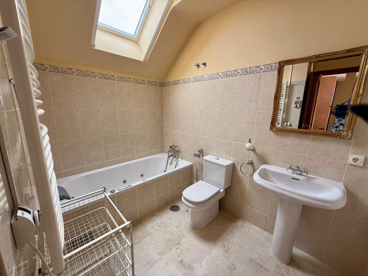 Semi-Detached House in Elviria — photo 10 of 10